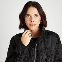 Parka Con Aplicación de Flock Negro Y Gorro