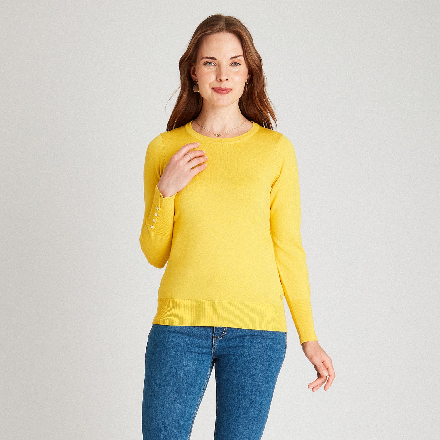 Sweater Cuello Redondo Con Botones Metálicos En Manga Amarillo