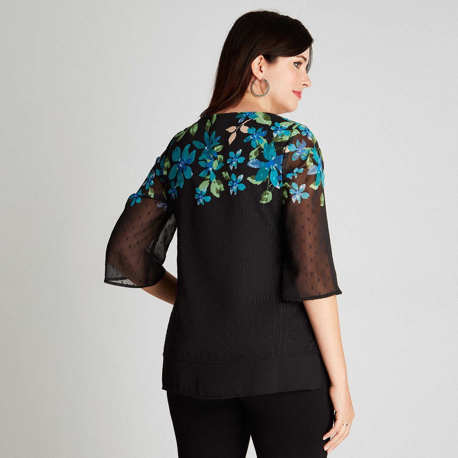 Blusa Negra Estampado Cuello Redondo