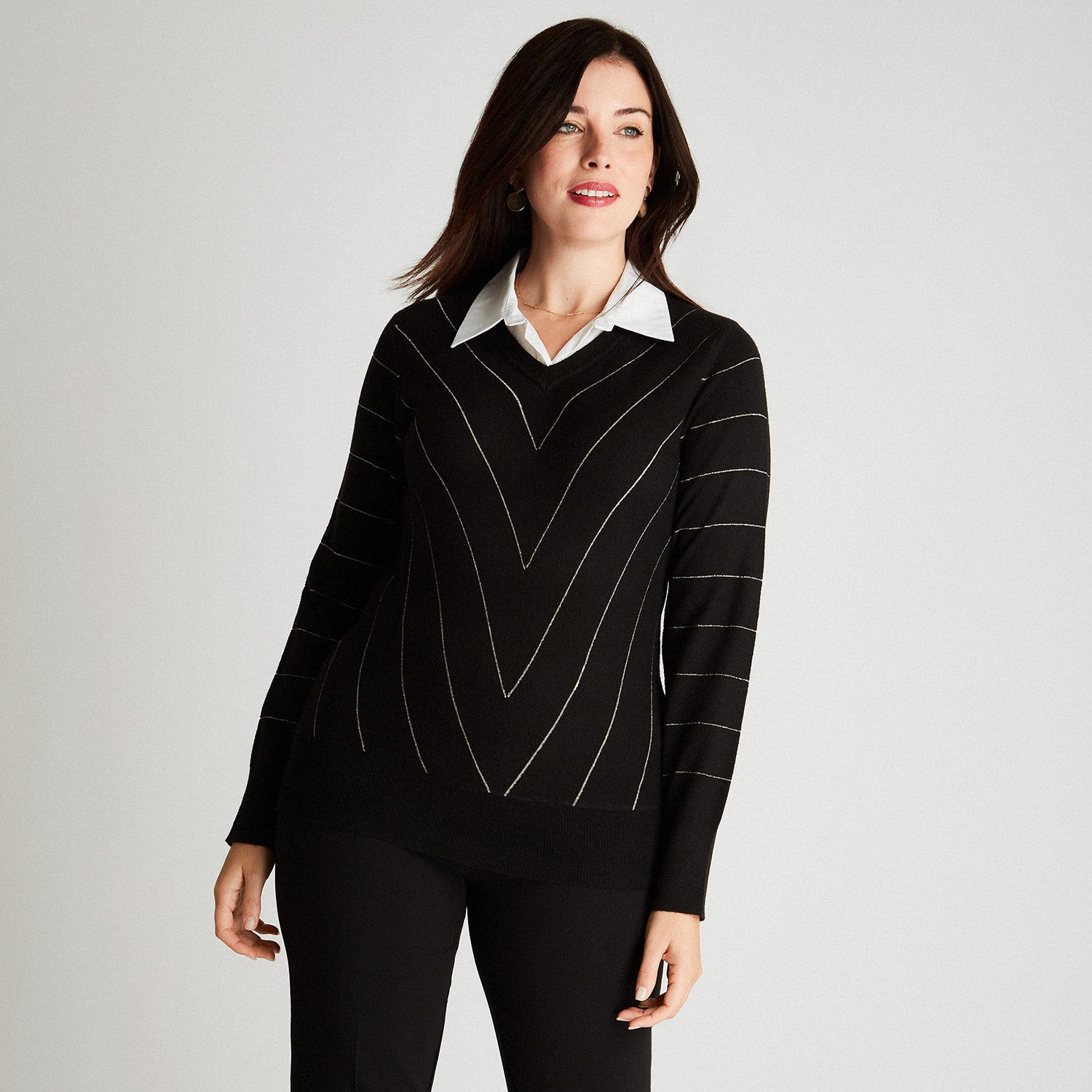 Sweater Negro con Cuello de Camisa Integrado