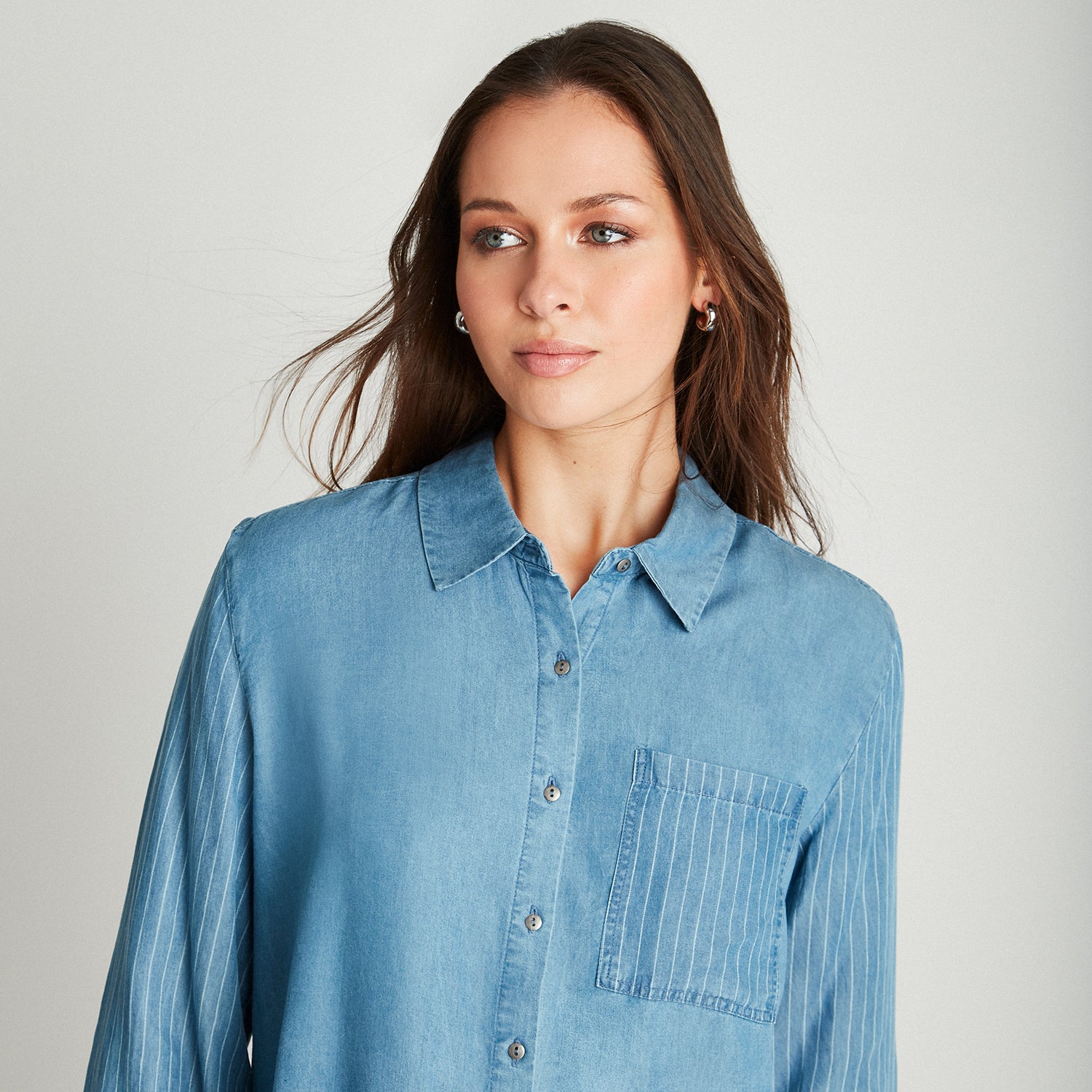 Blusa Azul Medio Manga Larga con Cuello Camisero