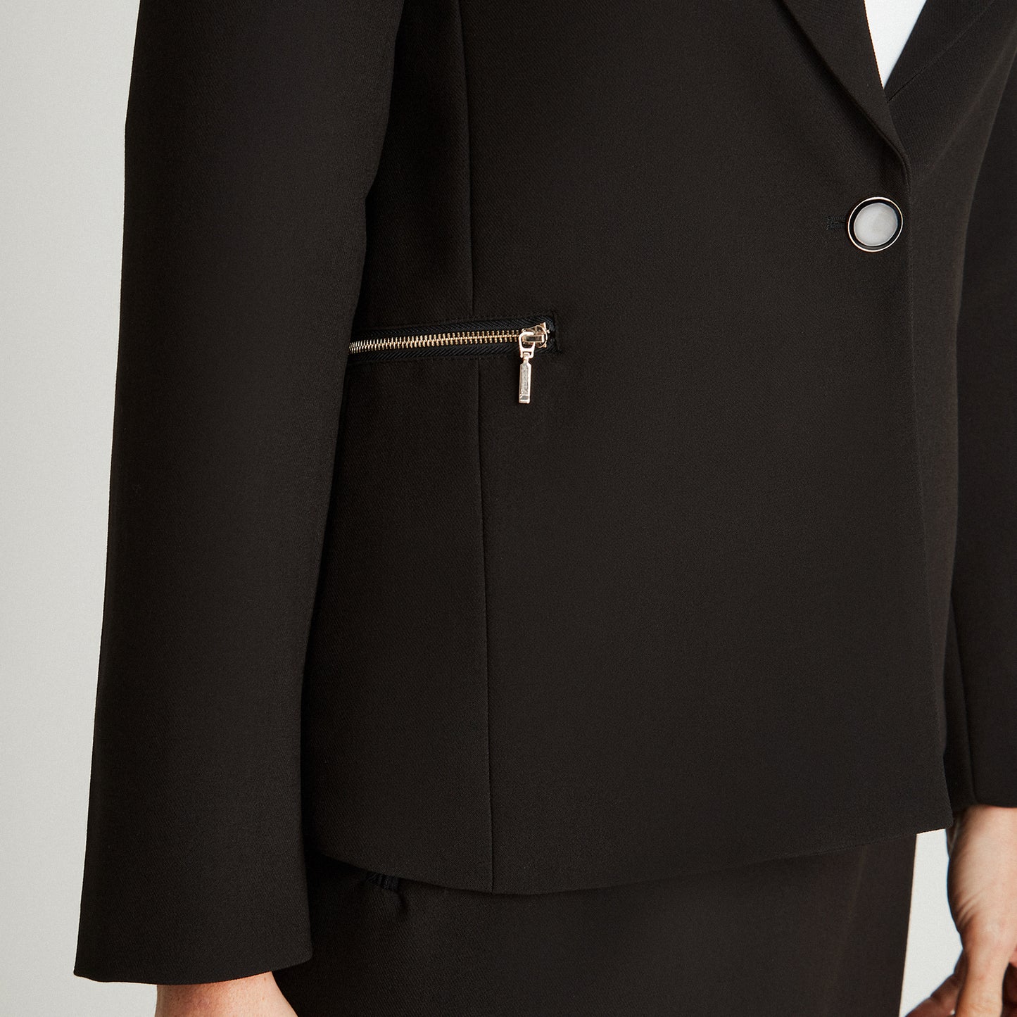 Blazer Negro Manga Larga con Estilo Sofisticado