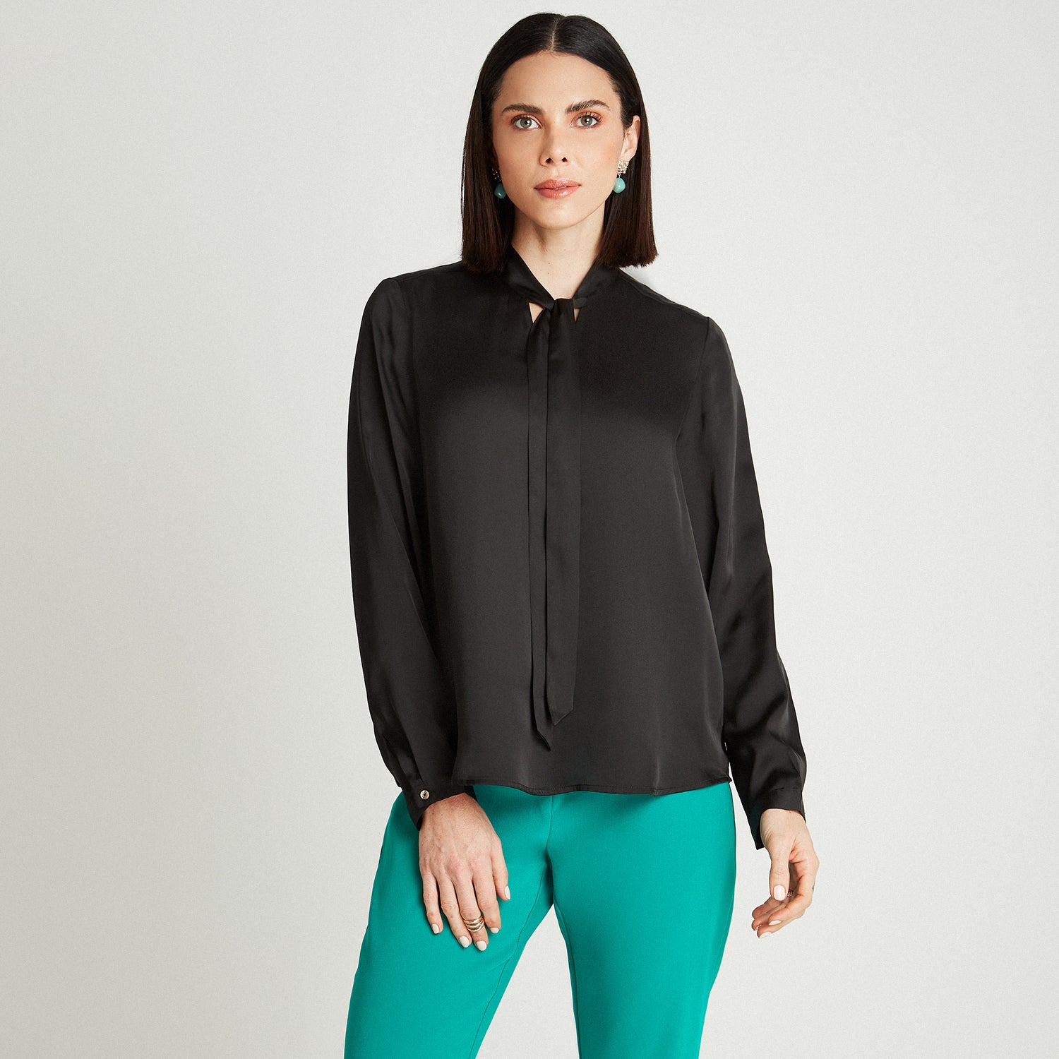 Blusa Negro Manga Larga Cuello V