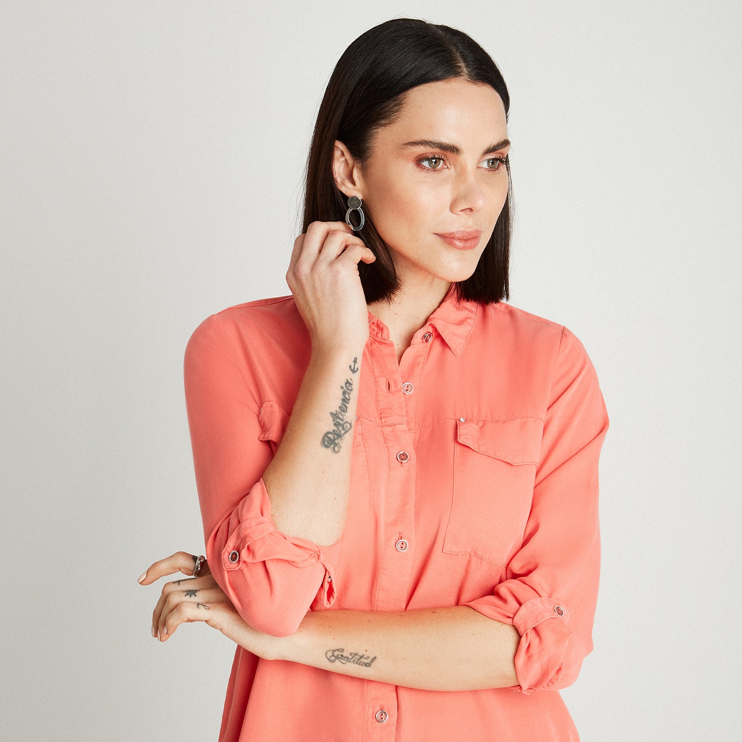 Blusa Coral Manga Roll Up Cuello Camisero