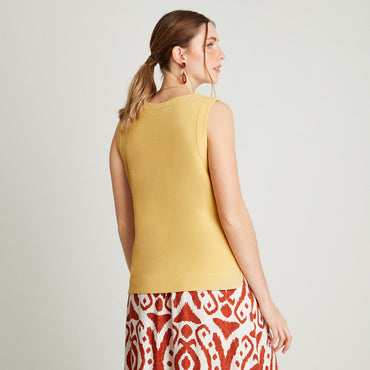 Blusa Mostaza Sin Manga Liso y Estampado Cuello Redondo