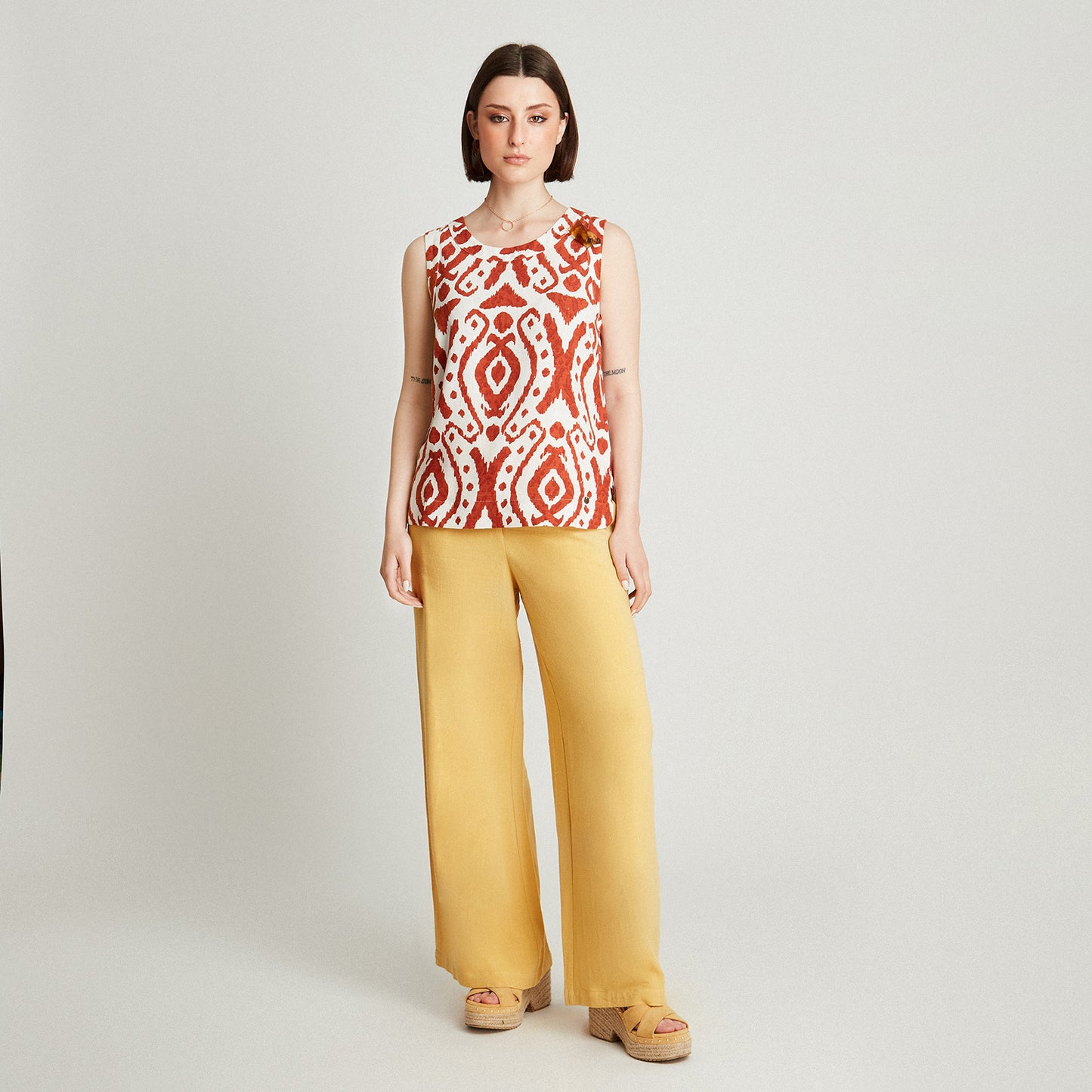 Blusa Terracota Sin Manga Liso y Estampado Cuello Redondo