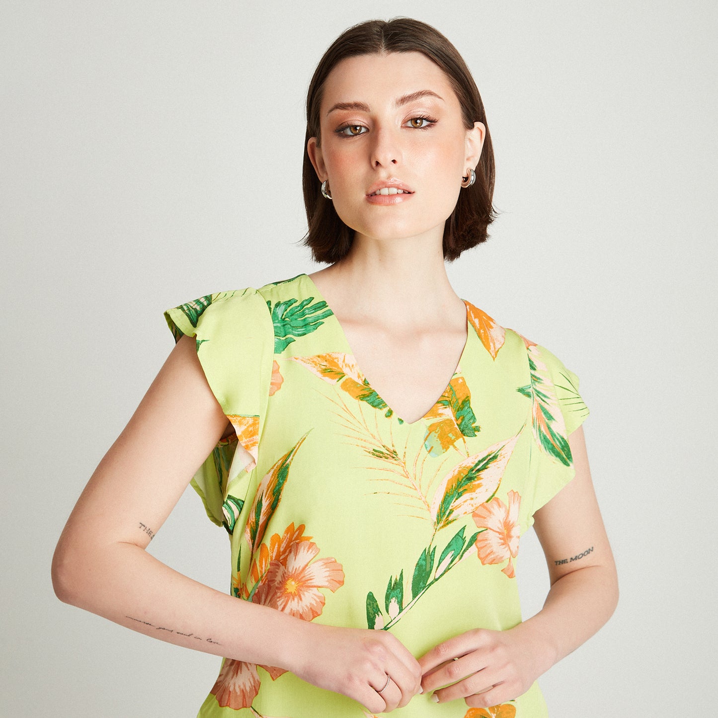 Blusa Pistacho Manga Corta Estampado Cuello V