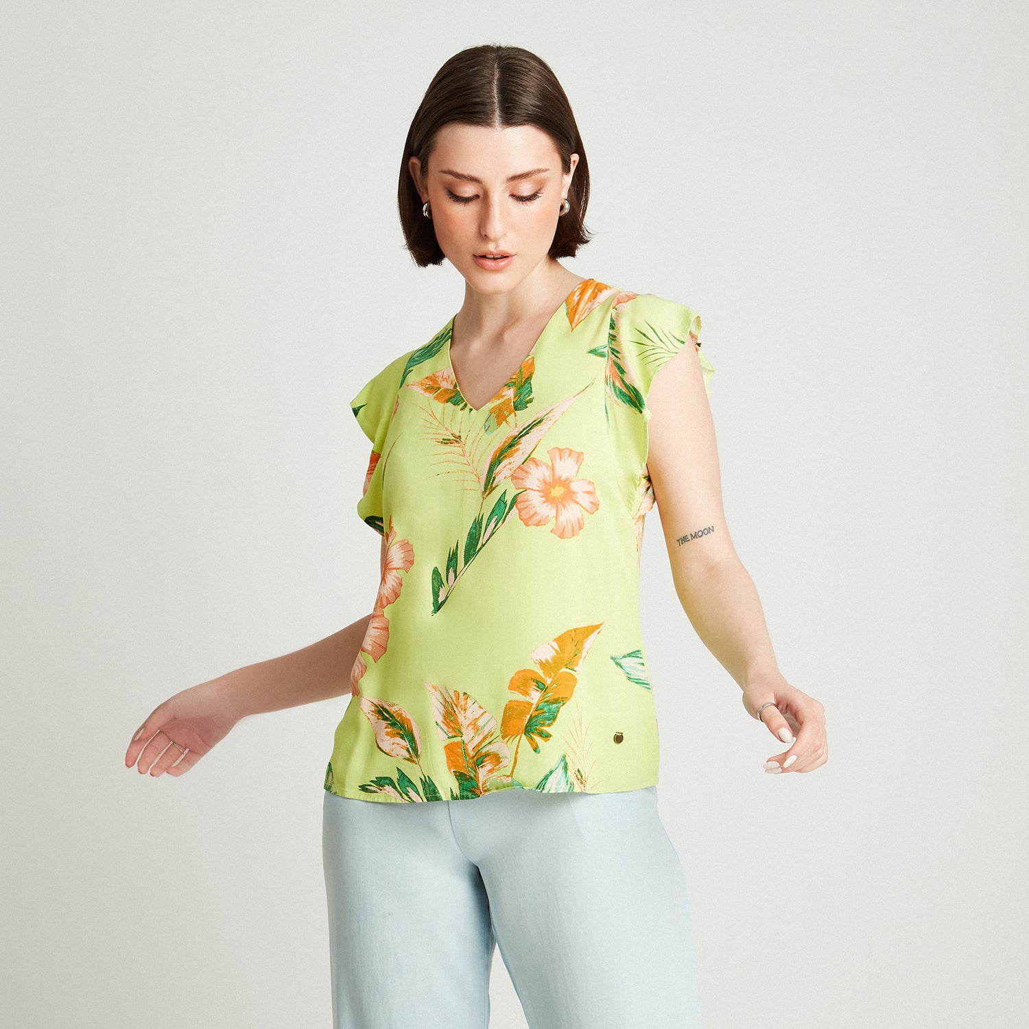 Blusa Pistacho Manga Corta Estampado Cuello V