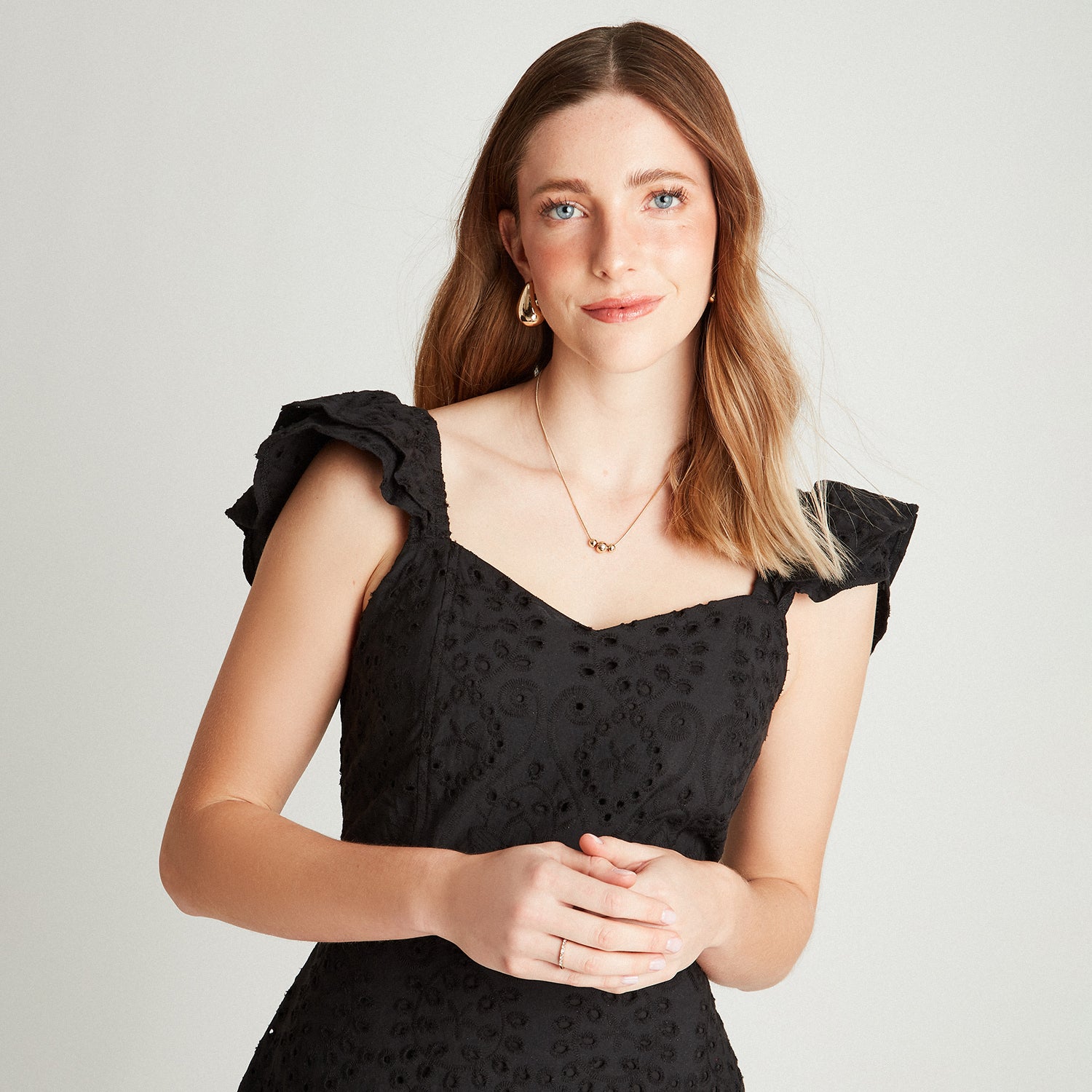 Vestido Maxi Negro De Broderie Manga Corta