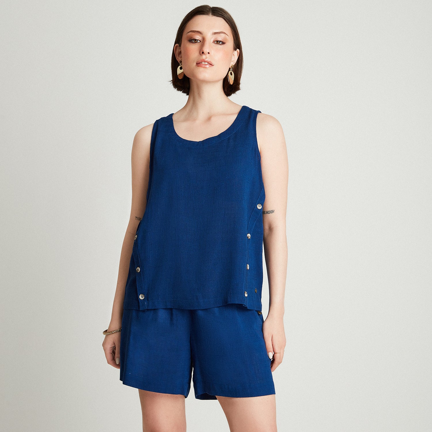 Blusa Azul Sin Manga Cuello Redondo