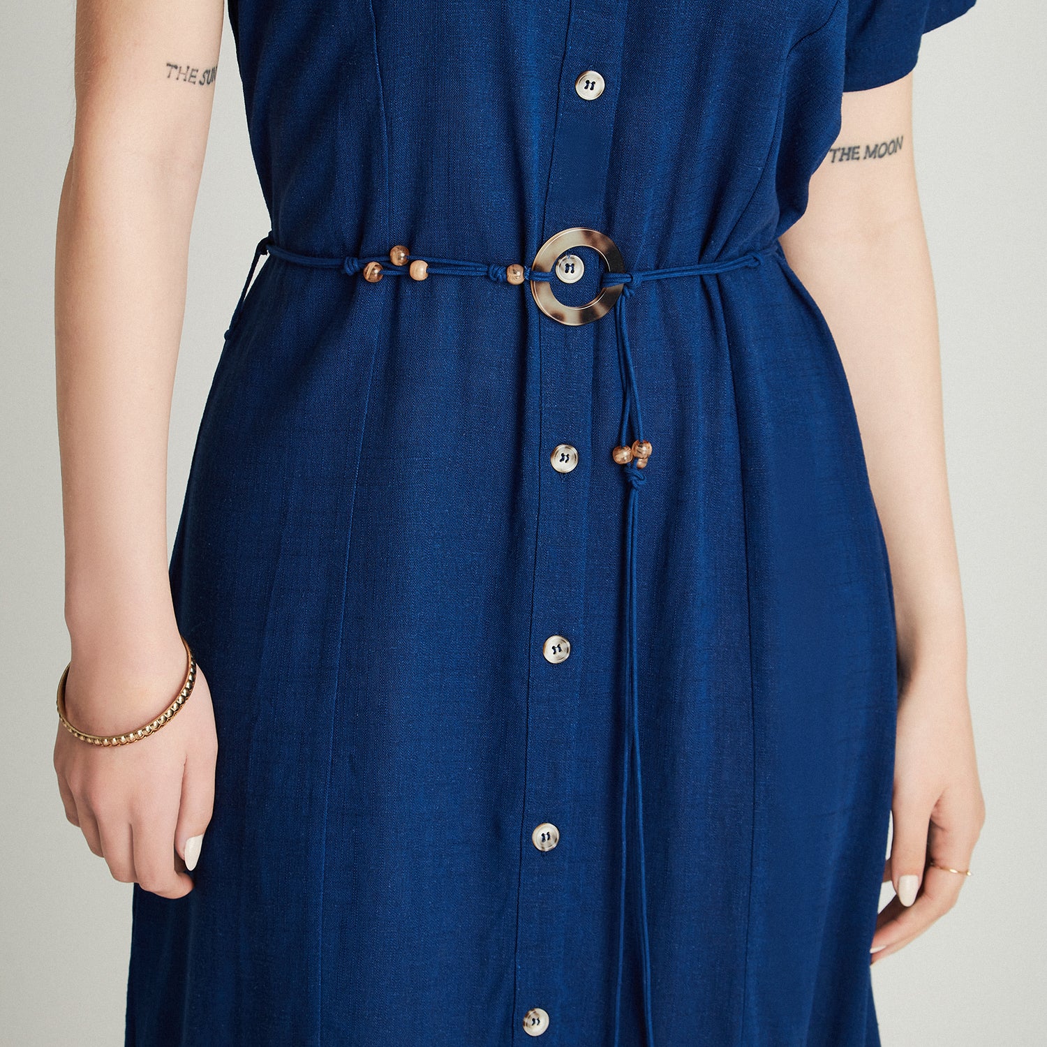 Vestido Midi Azul Manga Corta Cuello Camisero