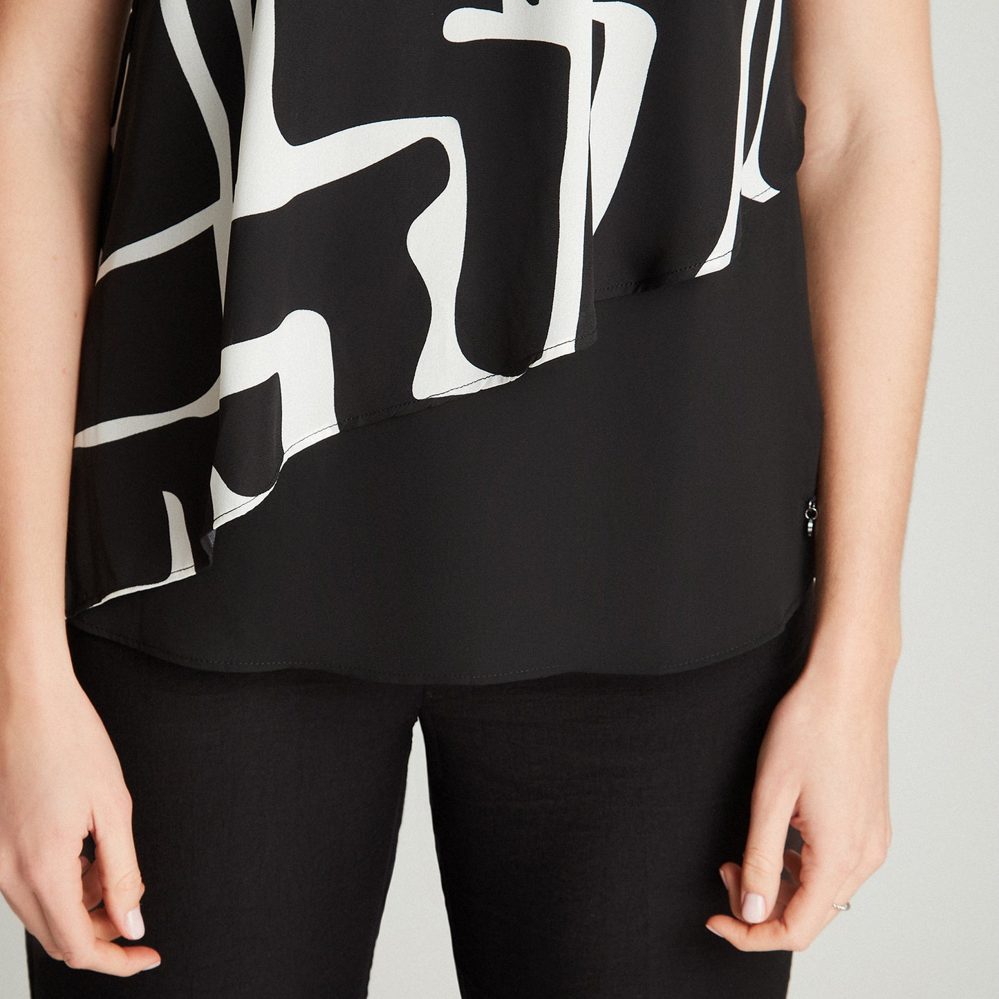 Blusa Negro Sin Manga Cuello V