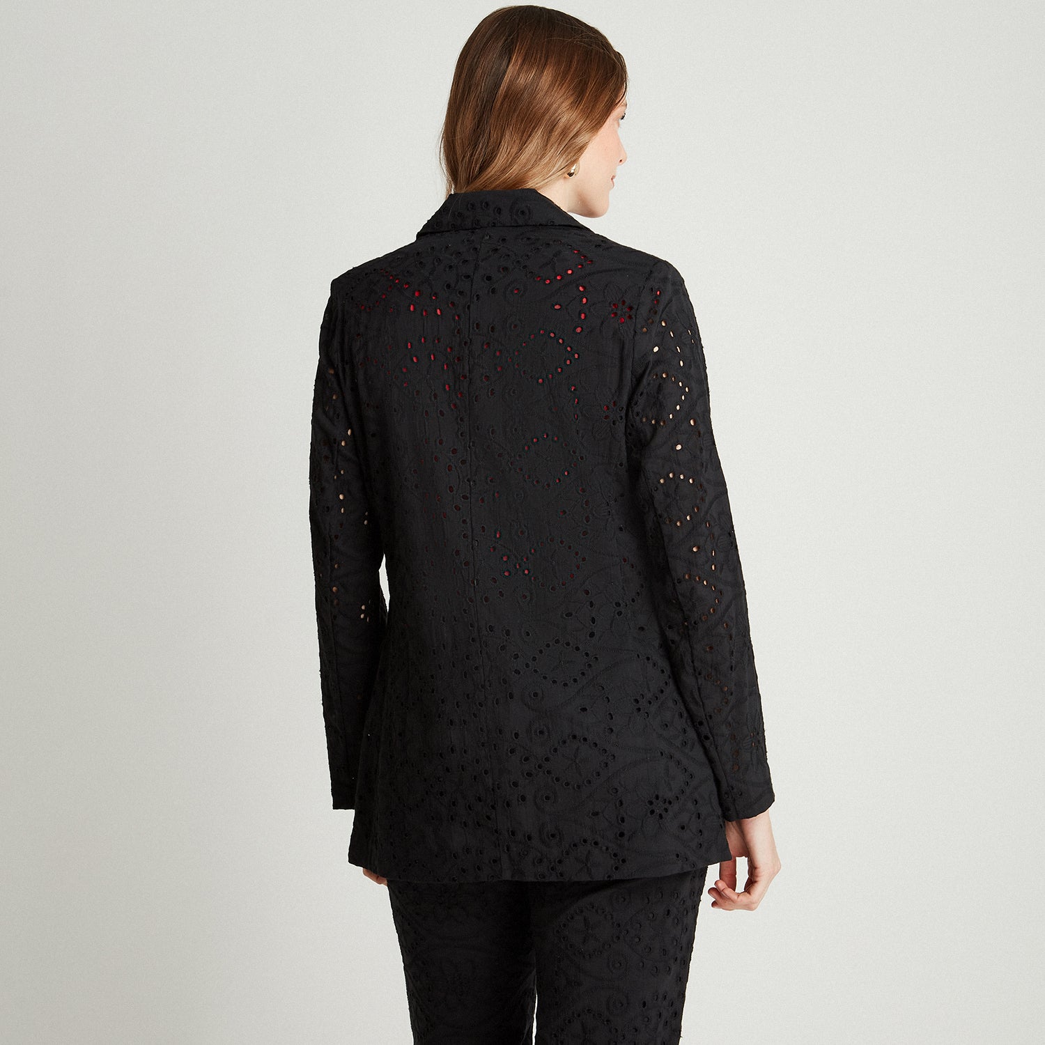 Blazer Negro De Broderie Cuello Solapa