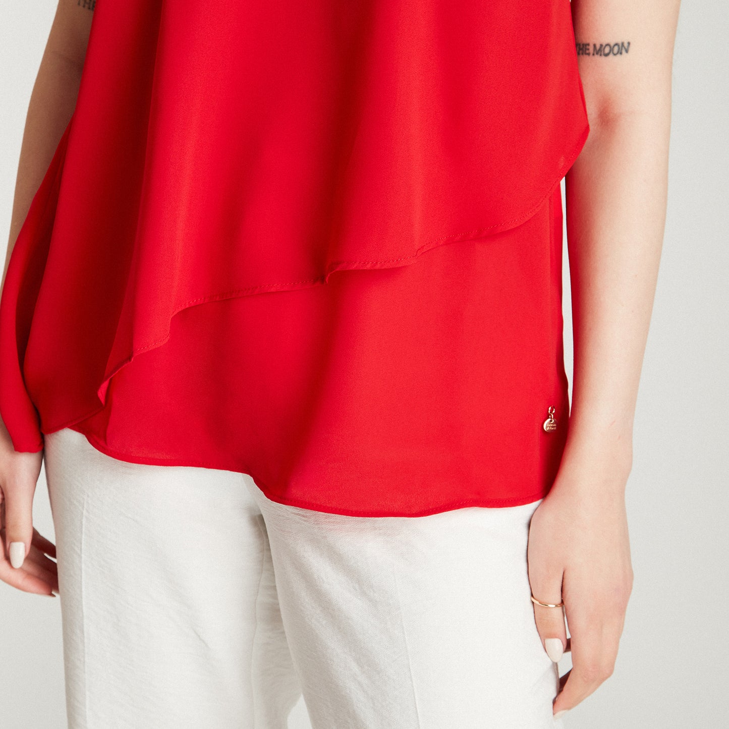 Blusa Rojo Sin Manga Cuello V Capas