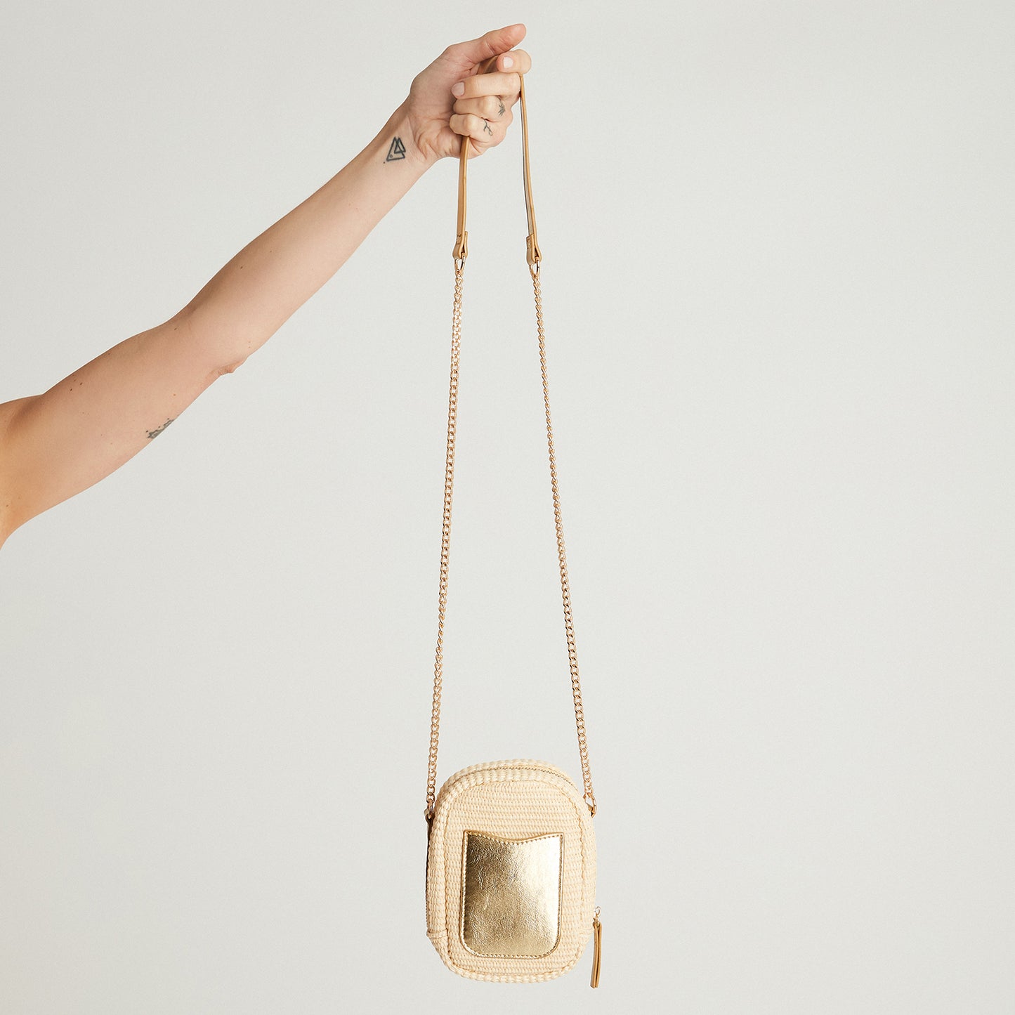 Porta Beige Celular Raffia Metalizado - Lorenzo di Pontti