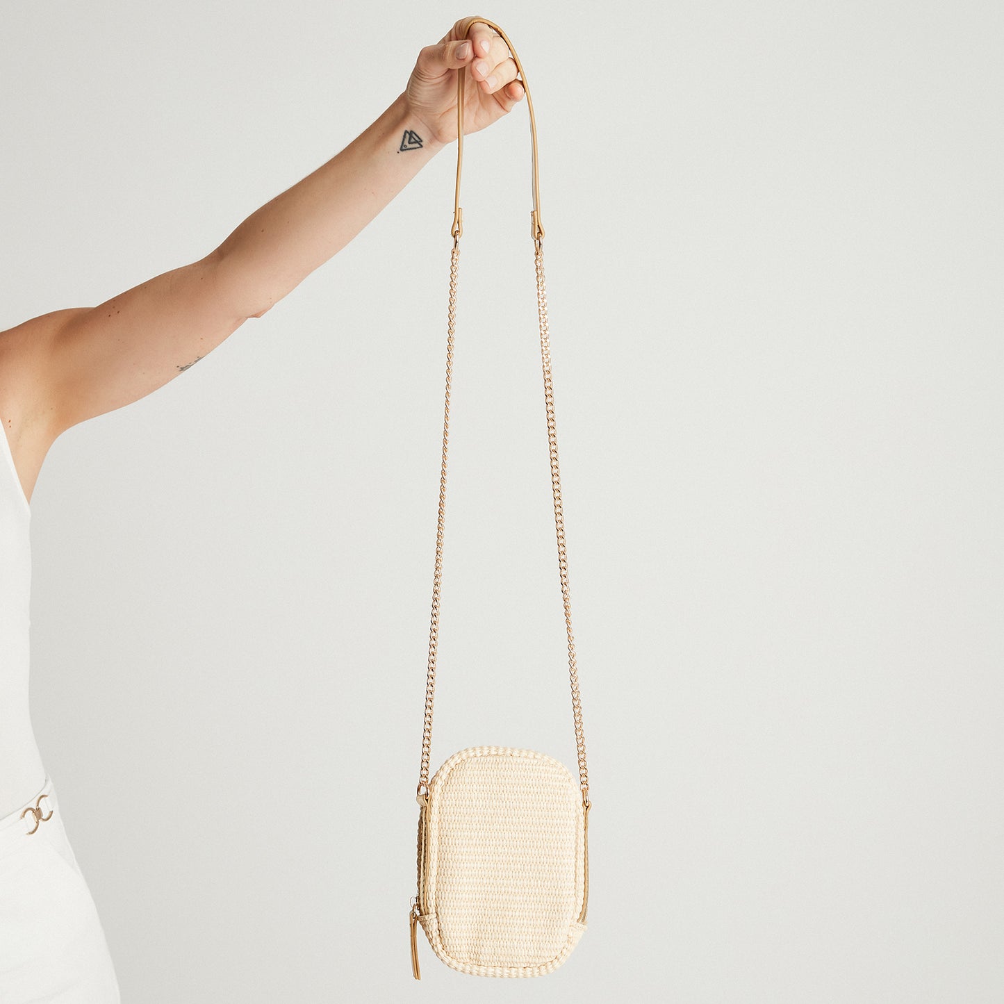 Porta Beige Celular Raffia Metalizado - Lorenzo di Pontti