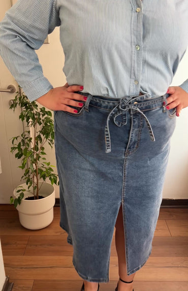 Falda de Denim con Cinturón y Corte Frontal Azul
